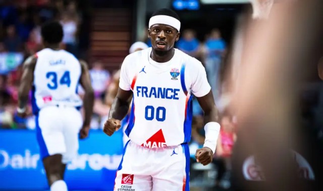 开云体育-弗朗西斯科全场15中9，罚球12中12砍下32分7篮板5助攻2抢断