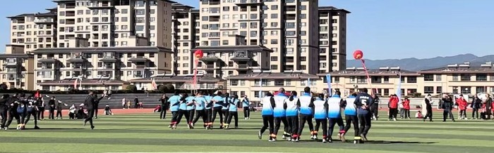 永胜县第二届职工运动会“8人9足”开赛 绿茵场见证团结力量