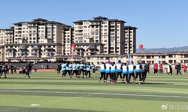 永胜县第二届职工运动会“8人9足”开赛 绿茵场见证团结力量