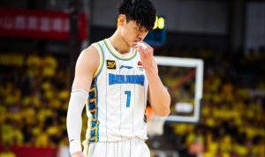 直播吧：首钢表示 曾凡博预计今晚会到场为队友加油